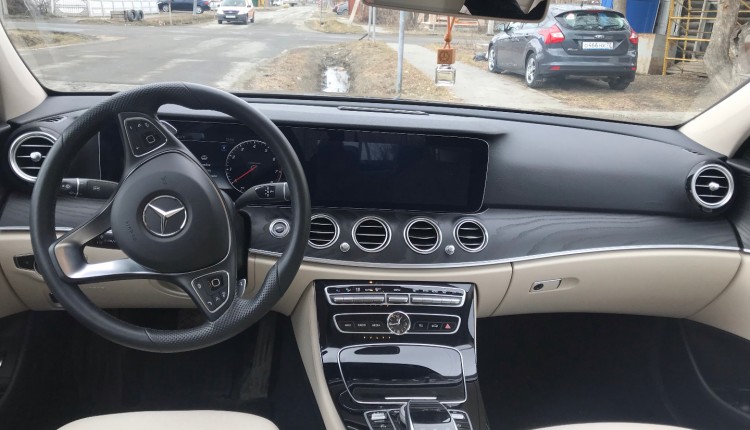 Mercedes-Benz E Mercedes-Benz E