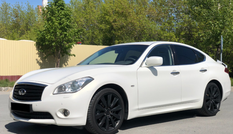 INFINITI M25